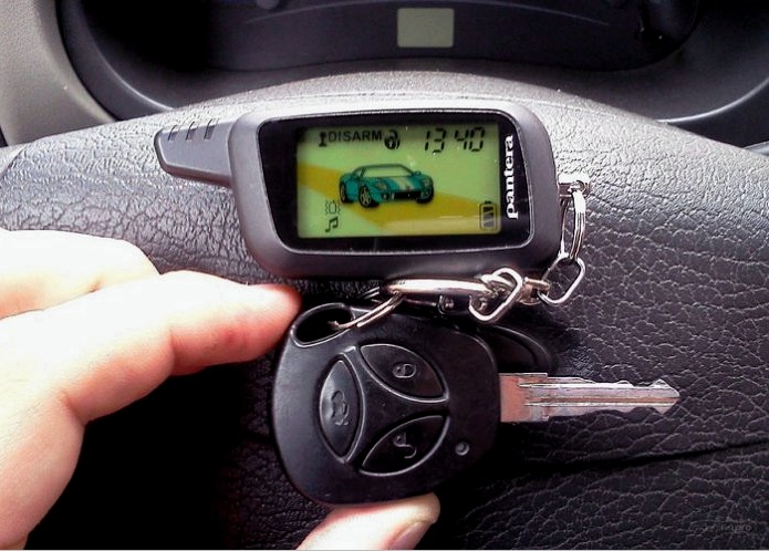 Kuidas autoalarm välja lülitada: auto alarmi hädaseiskamine