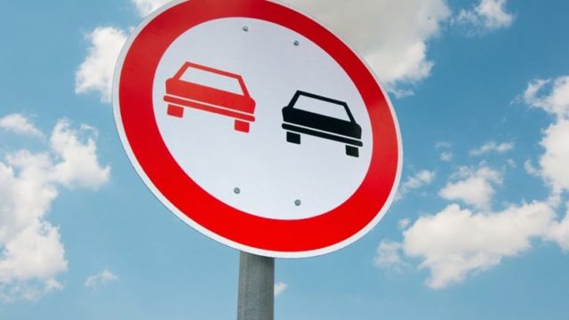 Liiklusmärk “Möödasõit keelatud”: 4 vastuolulist olukorda
