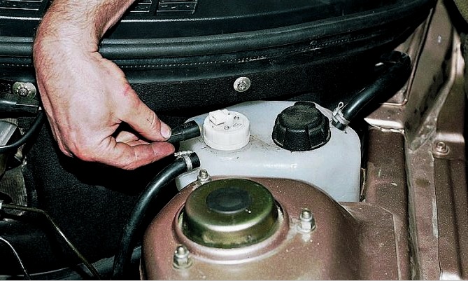 Õhk mootori jahutussüsteemis: kuidas eemaldada õhulukk
