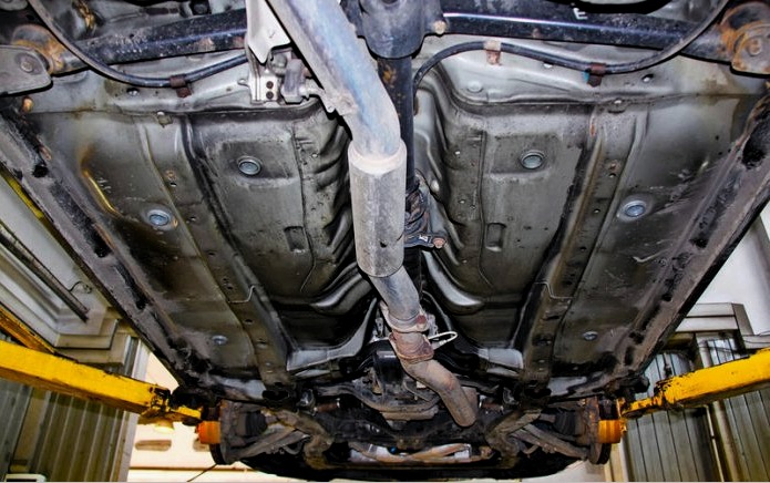 Ise tehke auto põhja töötlemine korrosiooni eest: kuidas autot töödelda