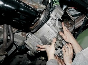 Kuidas eemaldada kasti autol: manuaalkäigukasti ja automaatkäigukasti eemaldamine