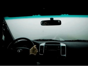 Klaasi higistamine autos: mida peaks juht tegema