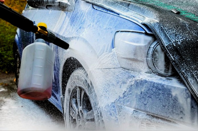 Autopesu šampoon: kontaktivaba autošampoon ja šampoon auto käsitsi pesemiseks