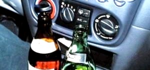 Kas parklas saab autos alkoholi juua? 4 nippi, kuidas liikluspolitseinikuga vesteldes käituda