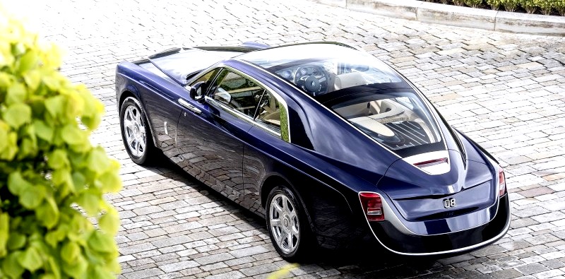 Sakslased näitasid maailma kalleimat soomustatud Rolls-Royce’i