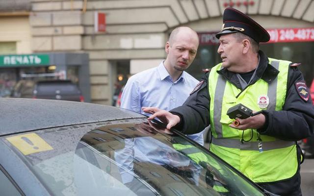 8 kõige levinumat põhjust, miks liikluspolitseinikud auto peatavad