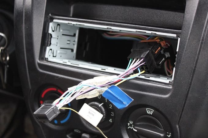Raadiomagnetofon autosse ühendamine Juhend, video, diagramm
