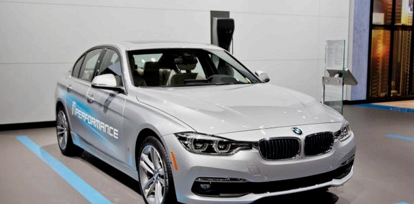 BMW esitleb uut hübriidmudelit 330e iPerformance 2017