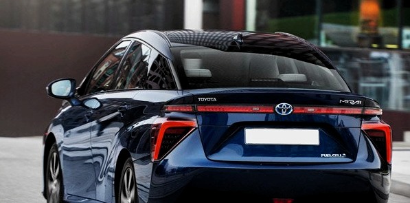 Ilus sedaan, Toyota Mirai 2016.a