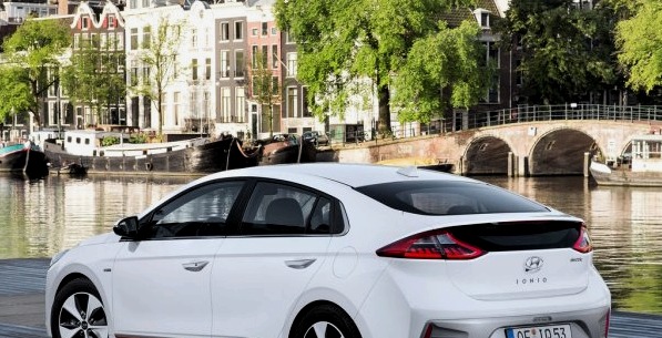 Kas Hyundai Ioniq on parem kui Prius?