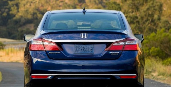 2017. aasta Honda Accordi hübriid: evolutsiooniline ärisedaan Jaapanist