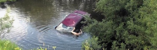 Kuidas pääseda uppuva auto eest