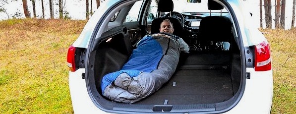 20 Saladust, mis muudavad autos magamise mugavaks
