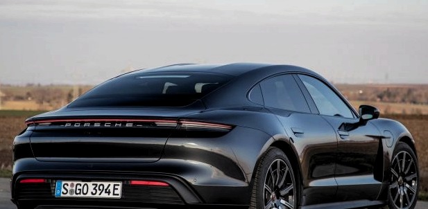Baas Porsche Taycan 2021 - hind, varustus