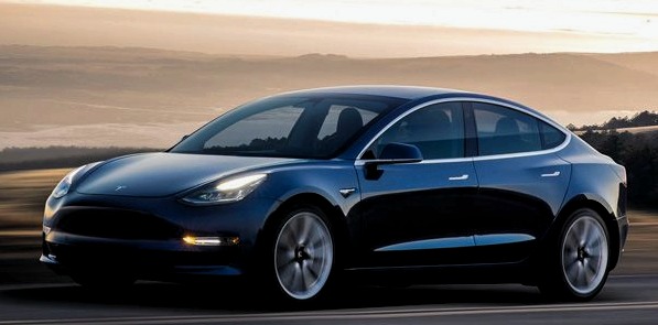 Uue Tesla Model 3 hind ja varustus on avalikustatud
