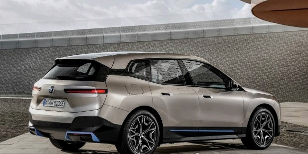 BMW iX 2021 - nelikveoga elektriline krossover