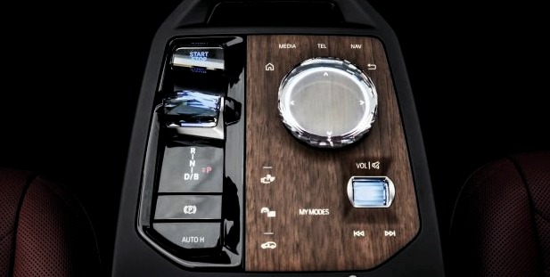 BMW iX 2021 - nelikveoga elektriline krossover