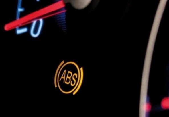 ABS-lamp põleb: põhjused ja parandusmeetodid