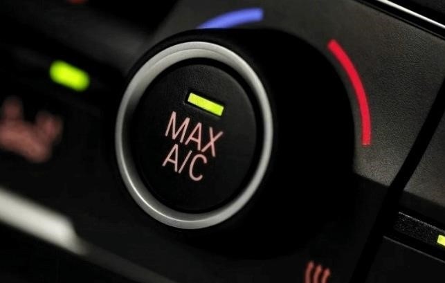 Viis põhjust, miks auto konditsioneer sooja õhku puhub